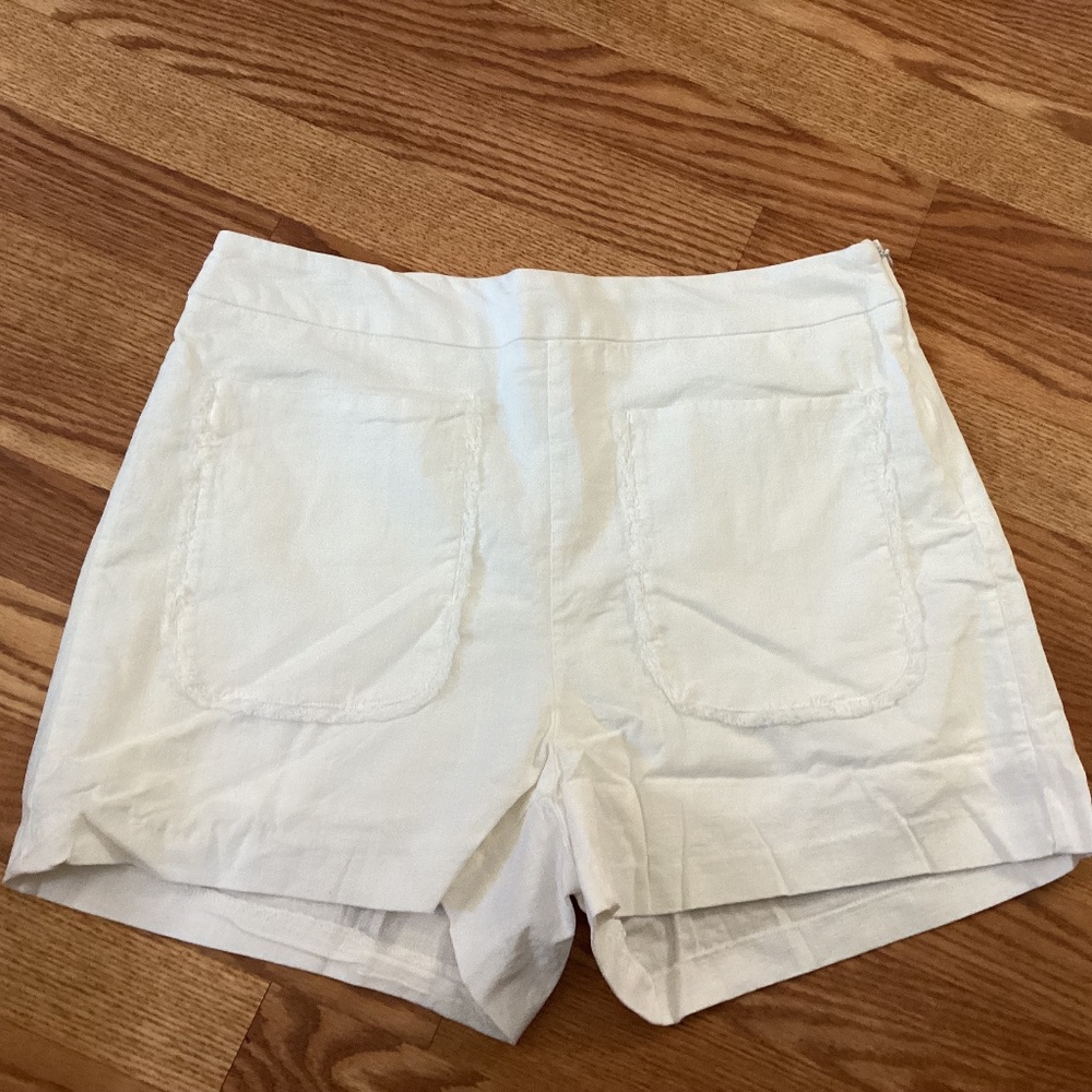 Closette Chic Cream Color Lined Front Patch Pockets Side Zip Shorts Size L